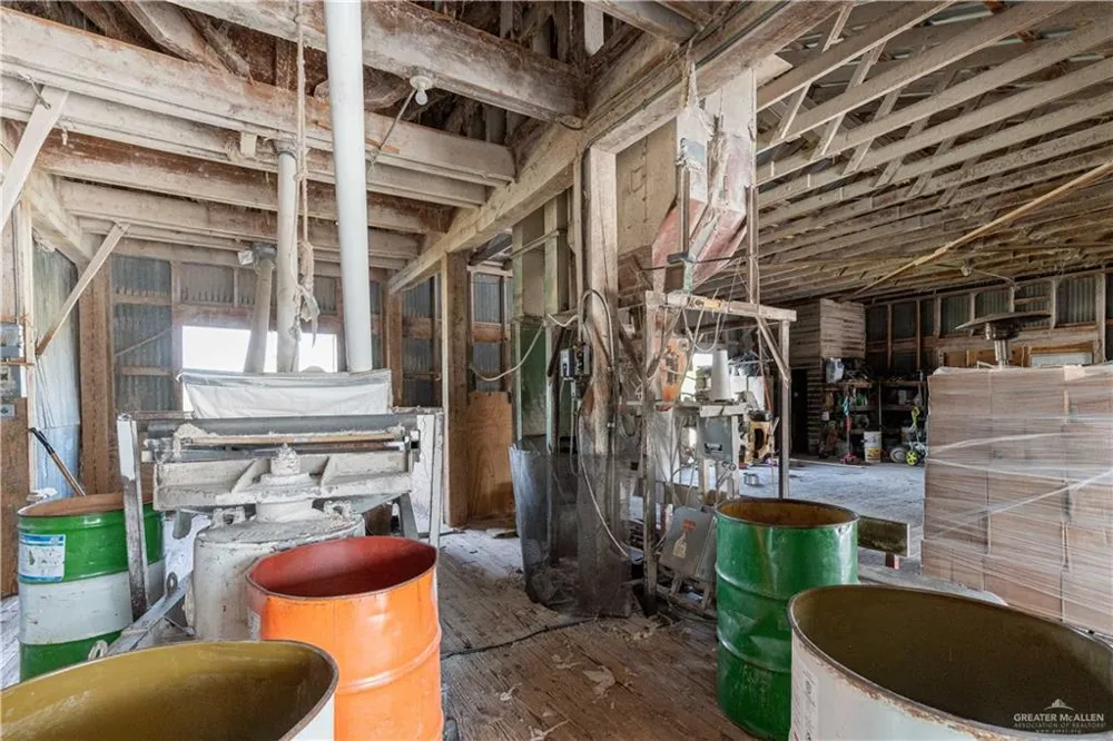 1 E 4th Avenue W Elsa, TX 78543
