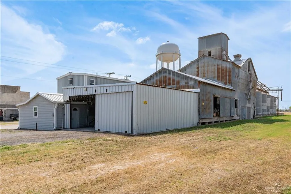 1 E 4th Avenue W Elsa, TX 78543