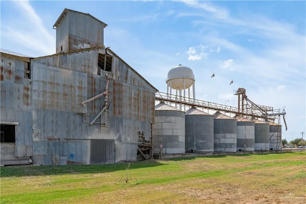 1 E 4th Avenue W Elsa, TX 78543