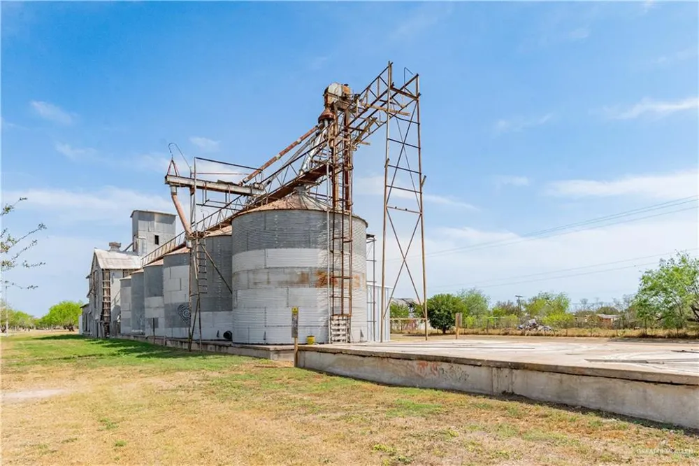 1 E 4th Avenue W Elsa, TX 78543