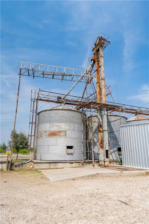 1 E 4th Avenue W Elsa, TX 78543