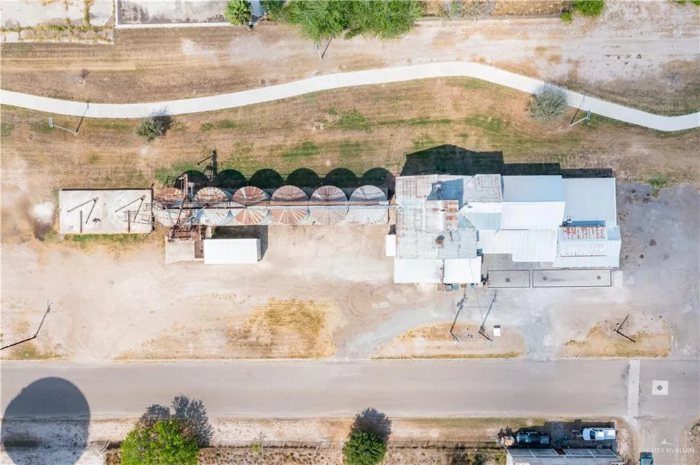 1 E 4th Avenue W Elsa, TX 78543