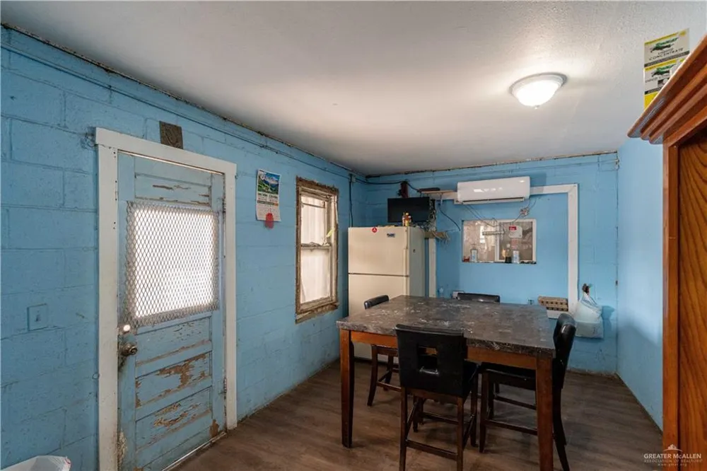 1 E 4th Avenue W Elsa, TX 78543