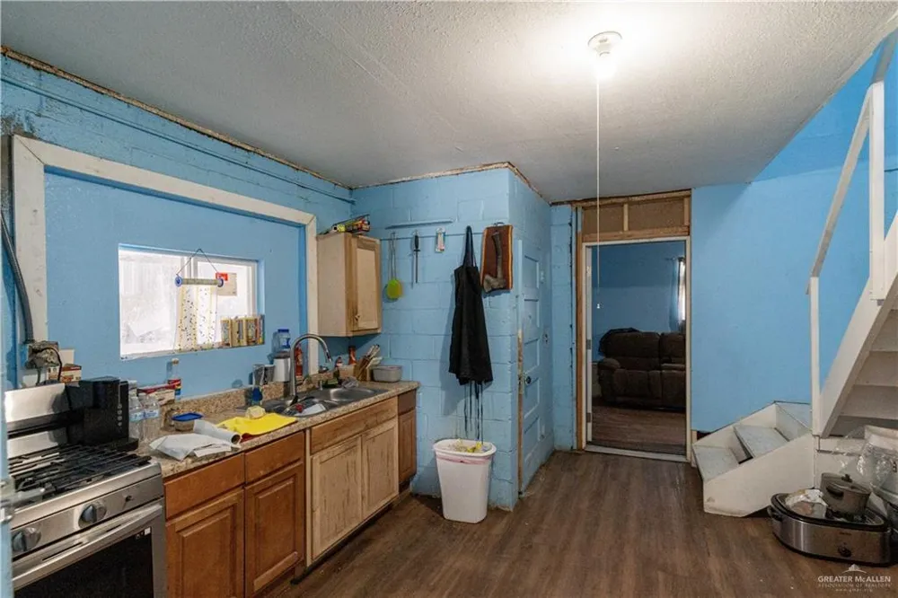 1 E 4th Avenue W Elsa, TX 78543