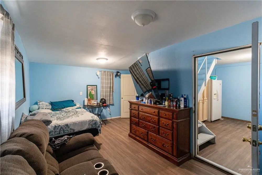 1 E 4th Avenue W Elsa, TX 78543