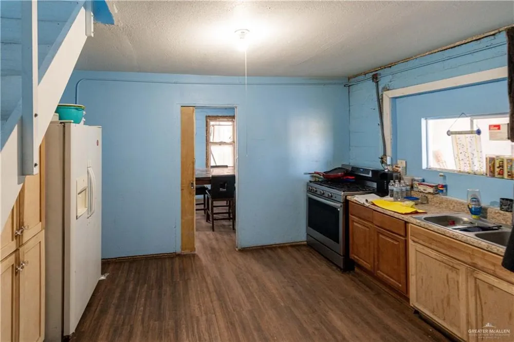 1 E 4th Avenue W Elsa, TX 78543