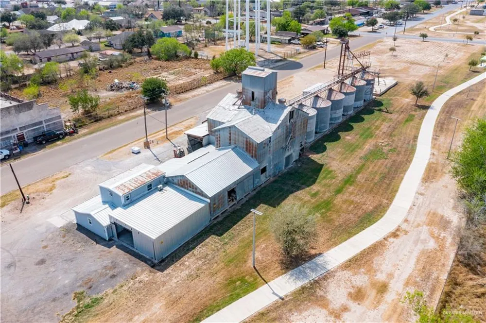 1 E 4th Avenue W Elsa, TX 78543