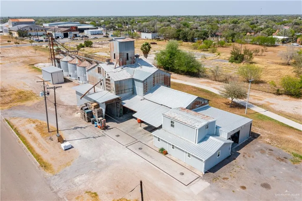 1 E 4th Avenue W Elsa, TX 78543
