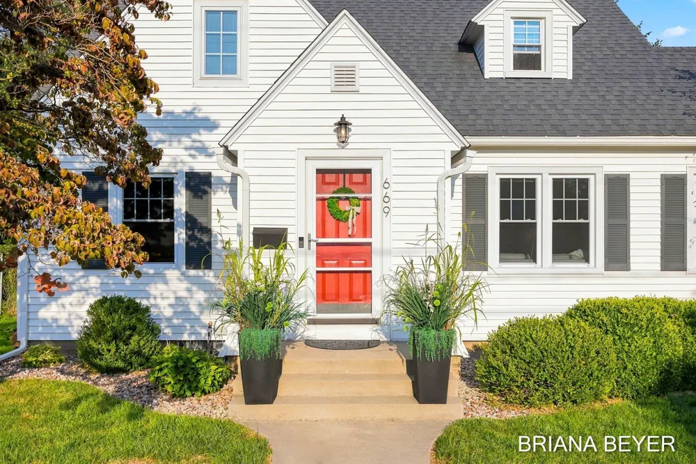669 Columbia Avenue Holland City, MI 49423
