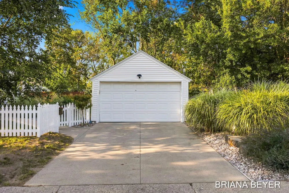 669 Columbia Avenue Holland City, MI 49423