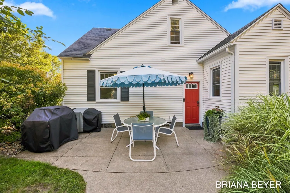 669 Columbia Avenue Holland City, MI 49423