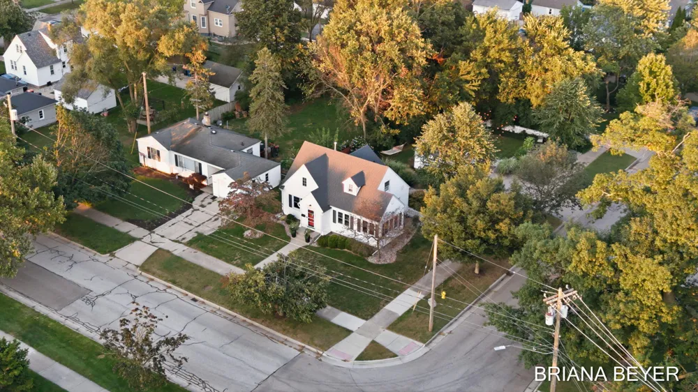 669 Columbia Avenue Holland City, MI 49423