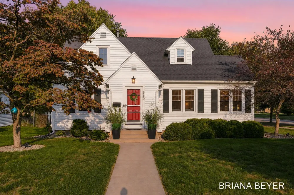 669 Columbia Avenue Holland City, MI 49423