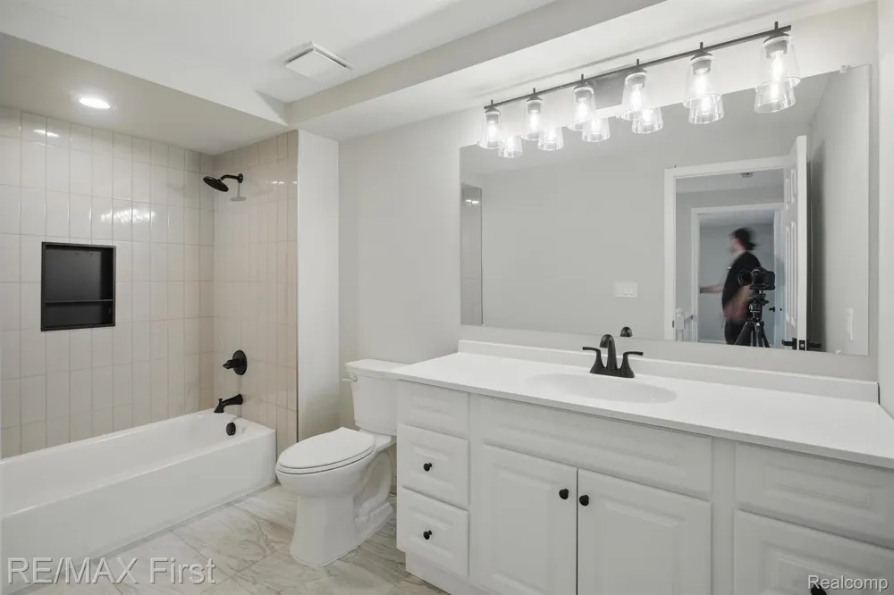 6620 RED CEDAR LANE West Bloomfield Charter Township, MI 48324