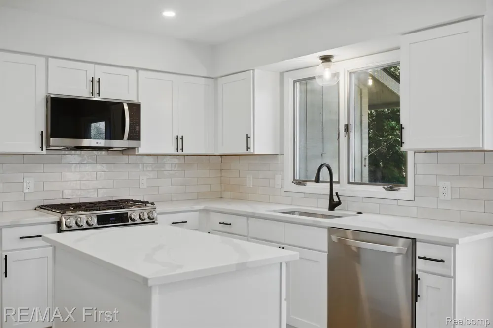 6620 RED CEDAR LANE West Bloomfield Charter Township, MI 48324