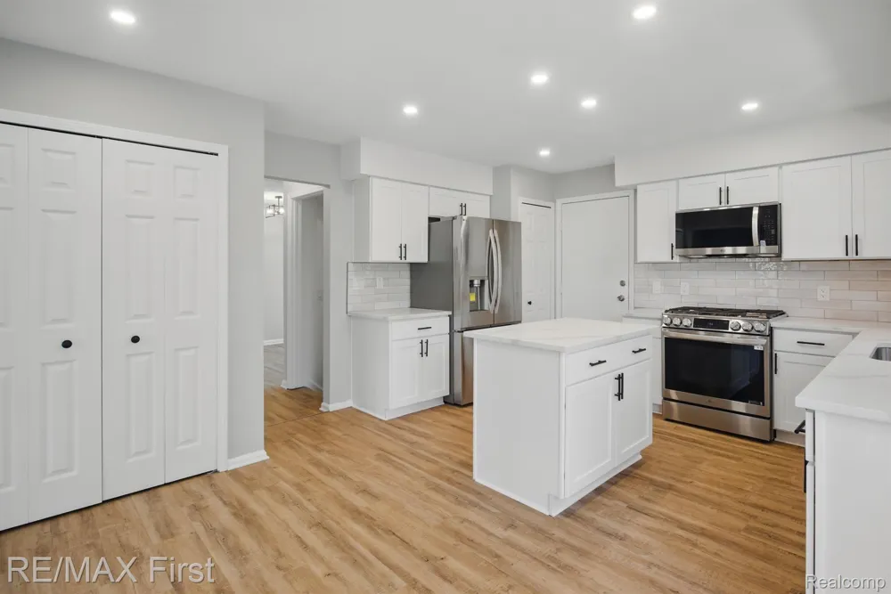 6620 RED CEDAR LANE West Bloomfield Charter Township, MI 48324