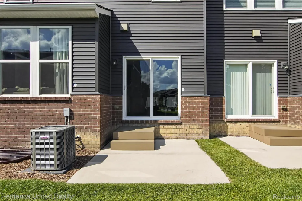 2818 Prairie View Road Pittsfield Charter Township, MI 48108