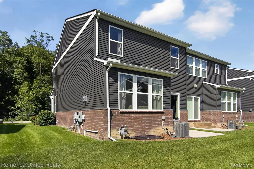2818 Prairie View Road Pittsfield Charter Township, MI 48108