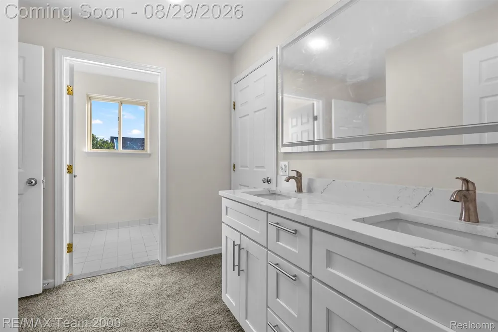 30003 Huron Meadows Drive Rockwood City, MI 48173