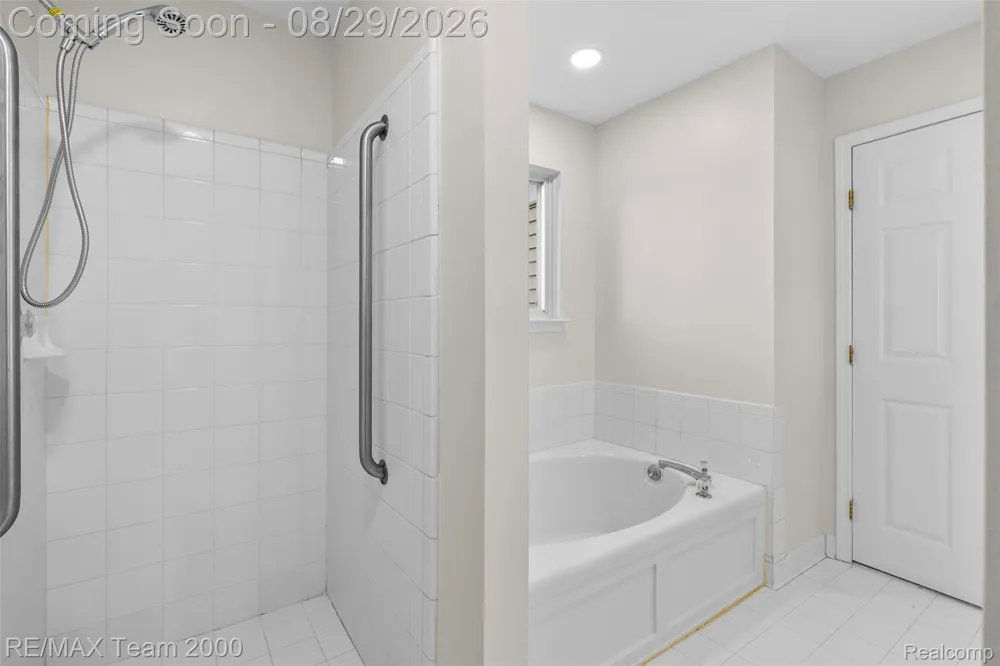 30003 Huron Meadows Drive Rockwood City, MI 48173