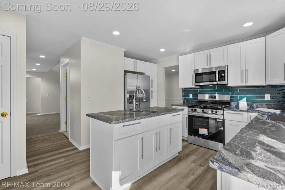 30003 Huron Meadows Drive Rockwood City, MI 48173