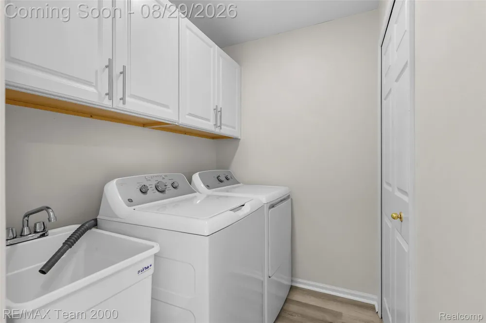 30003 Huron Meadows Drive Rockwood City, MI 48173