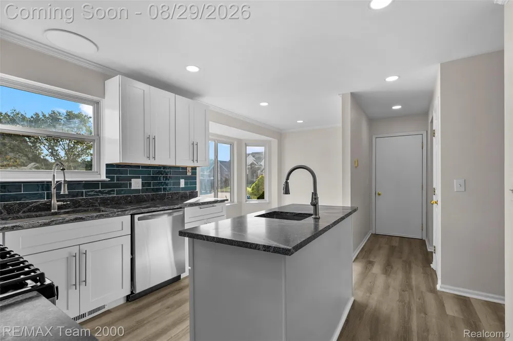 30003 Huron Meadows Drive Rockwood City, MI 48173