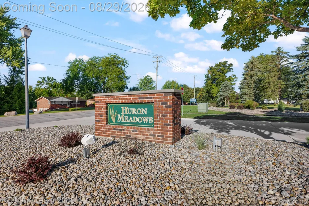30003 Huron Meadows Drive Rockwood City, MI 48173