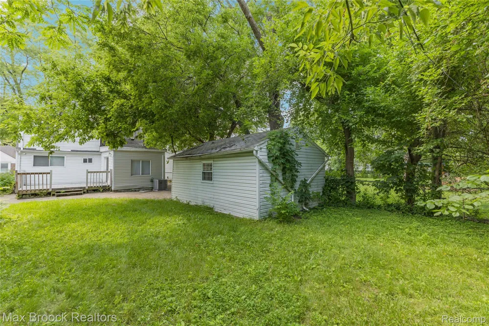 19950 Norborne Redford Charter Township, MI 48240