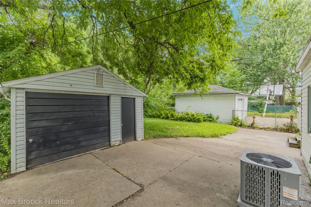 19950 Norborne Redford Charter Township, MI 48240
