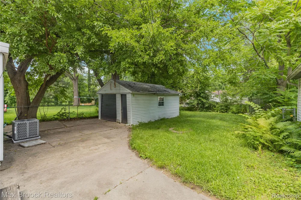 19950 Norborne Redford Charter Township, MI 48240