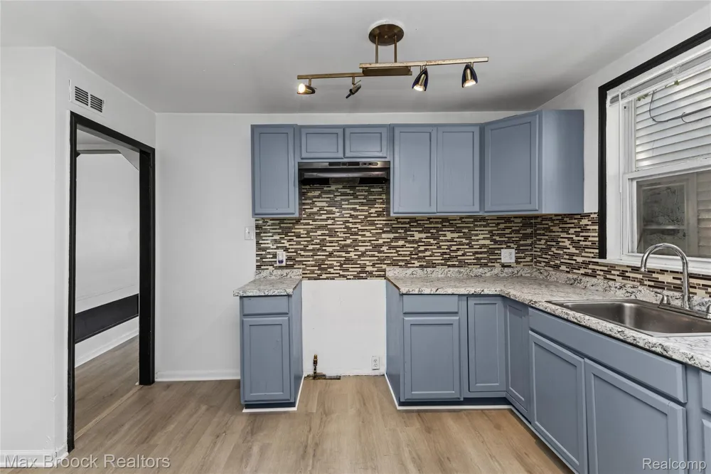 19950 Norborne Redford Charter Township, MI 48240