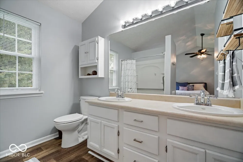 11546 Jamestown Drive W Fishers, IN 46038