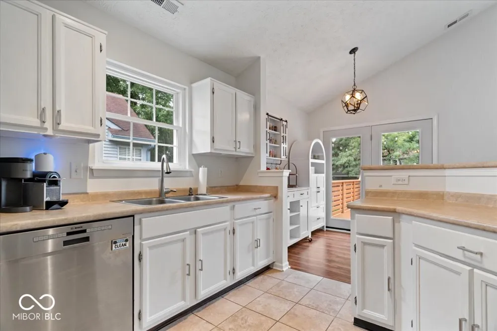 11546 Jamestown Drive W Fishers, IN 46038