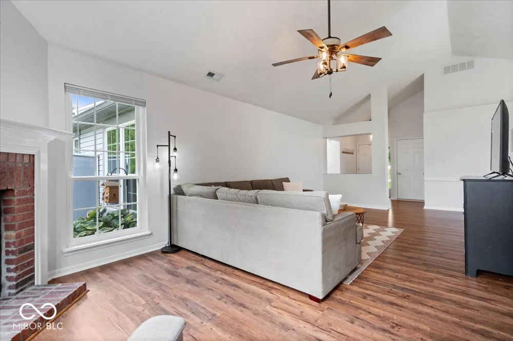 11546 Jamestown Drive W Fishers, IN 46038