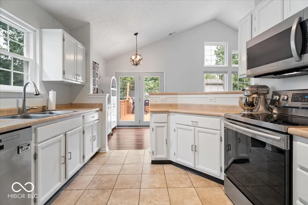 11546 Jamestown Drive W Fishers, IN 46038