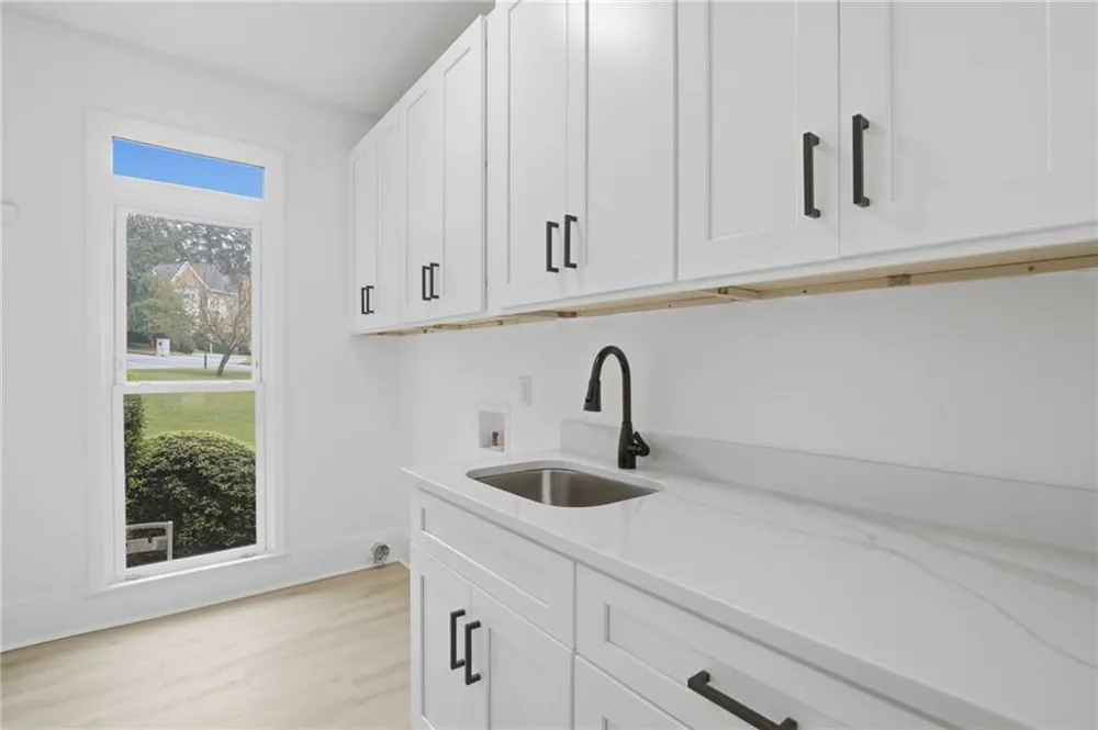 2211 Brooke Farm Trail Dunwoody, GA 30338