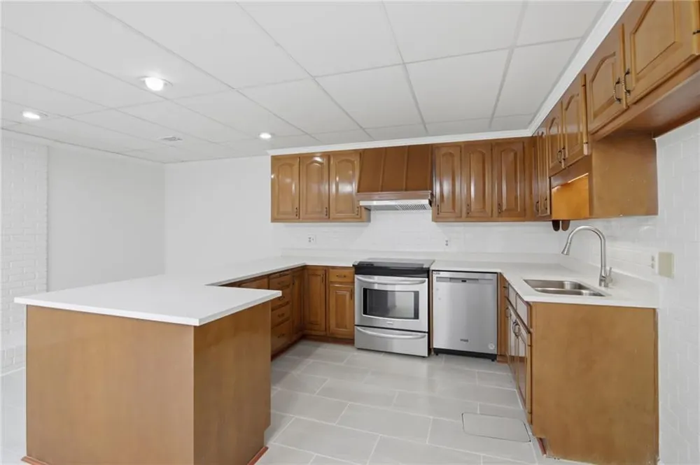 2211 Brooke Farm Trail Dunwoody, GA 30338