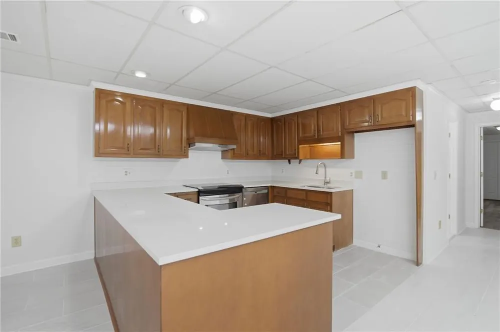 2211 Brooke Farm Trail Dunwoody, GA 30338