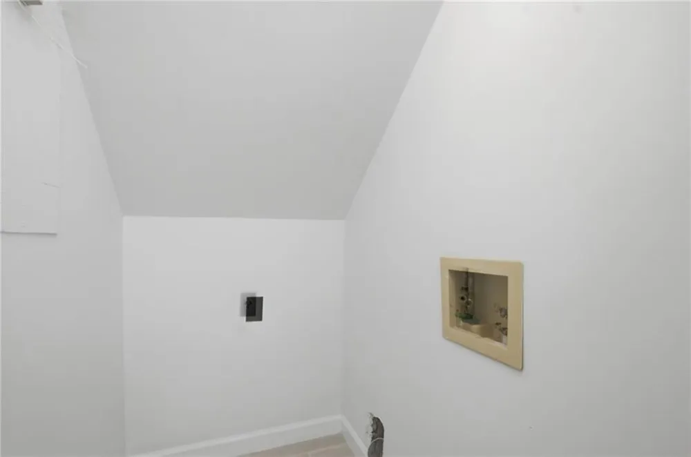2211 Brooke Farm Trail Dunwoody, GA 30338