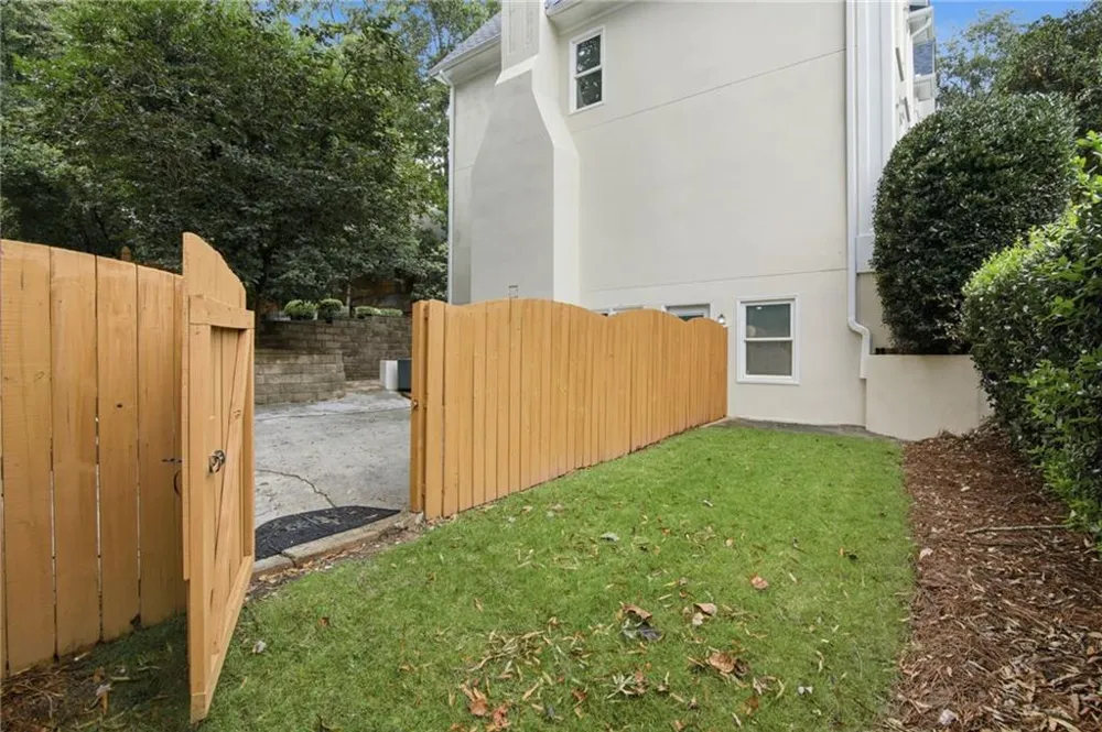2211 Brooke Farm Trail Dunwoody, GA 30338