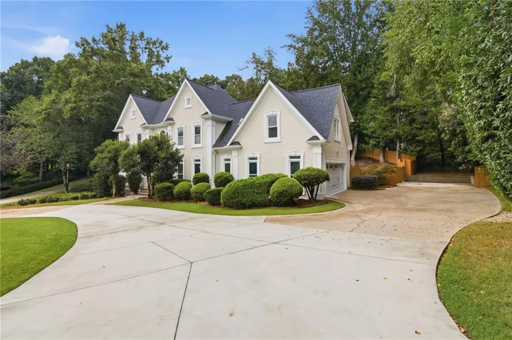 2211 Brooke Farm Trail Dunwoody, GA 30338