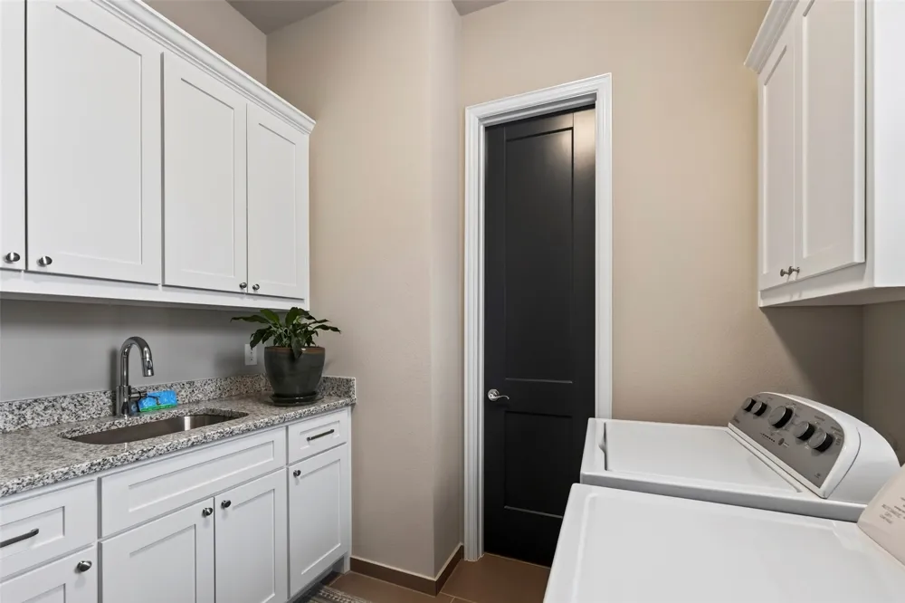 1320 Amsterdam Court Granbury, TX 76048