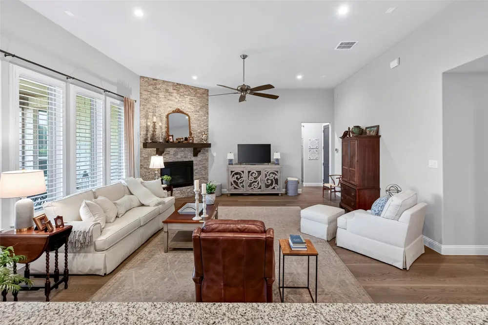 1320 Amsterdam Court Granbury, TX 76048