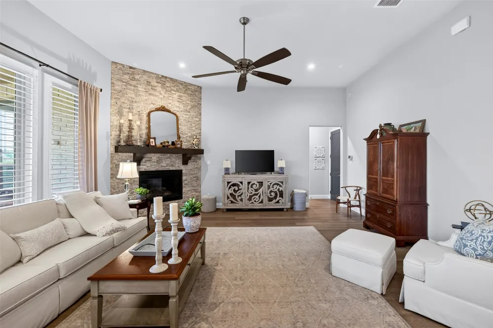 1320 Amsterdam Court Granbury, TX 76048