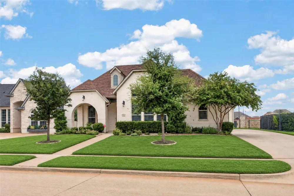 1320 Amsterdam Court Granbury, TX 76048