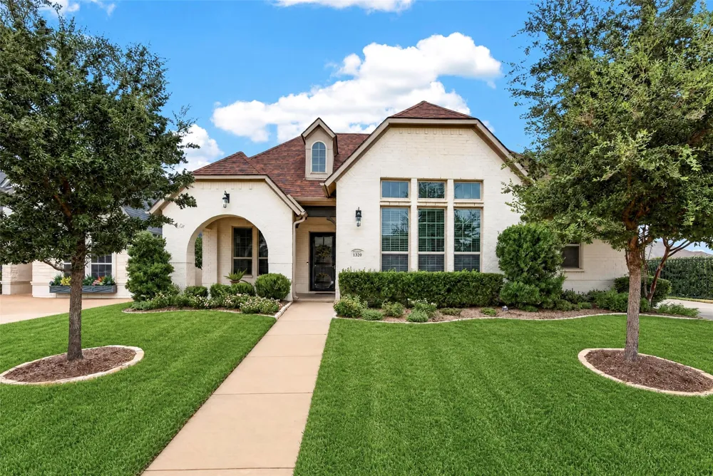1320 Amsterdam Court Granbury, TX 76048