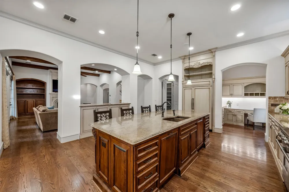 6043 Meadow Road Dallas, TX 75230