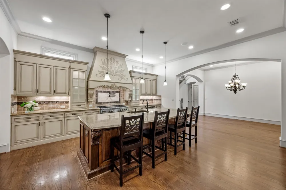 6043 Meadow Road Dallas, TX 75230