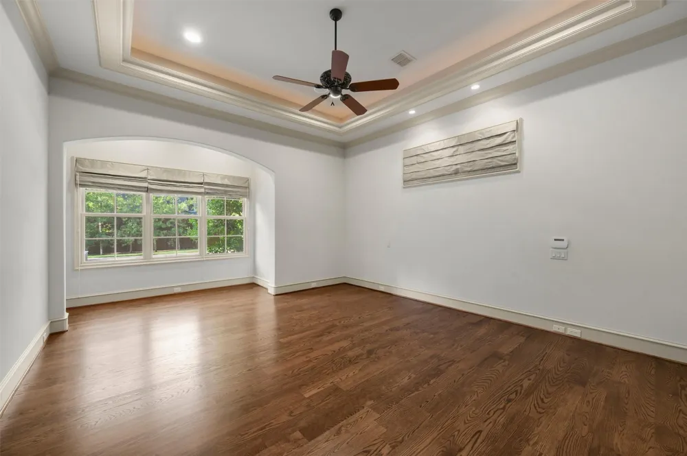 6043 Meadow Road Dallas, TX 75230